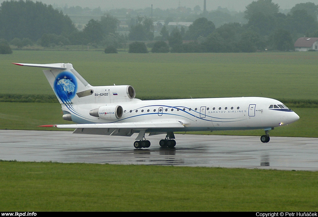 Saravia – Yakovlev YAK-42D RA-42432