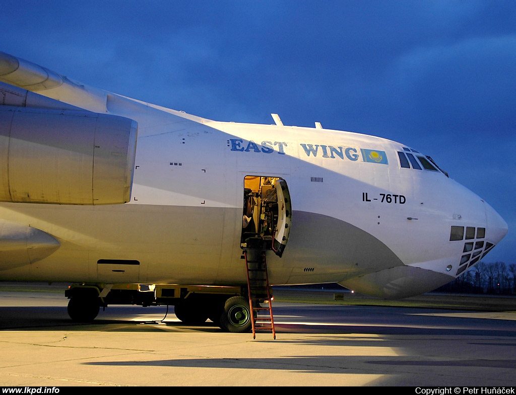 East Wing – Iljuin IL-76TD UN-76006