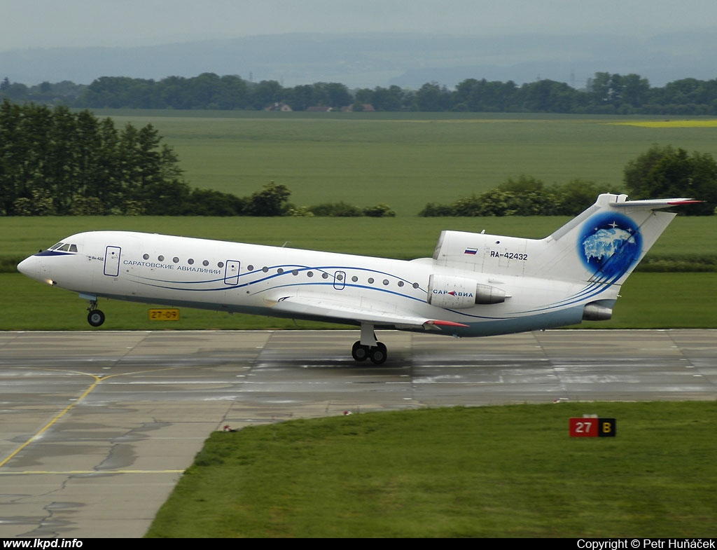 Saravia – Yakovlev YAK-42D RA-42432