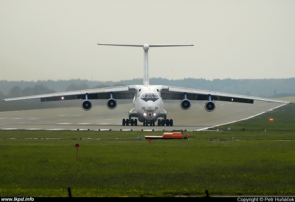 East Wing – Iljuin IL-76TD UN-76011