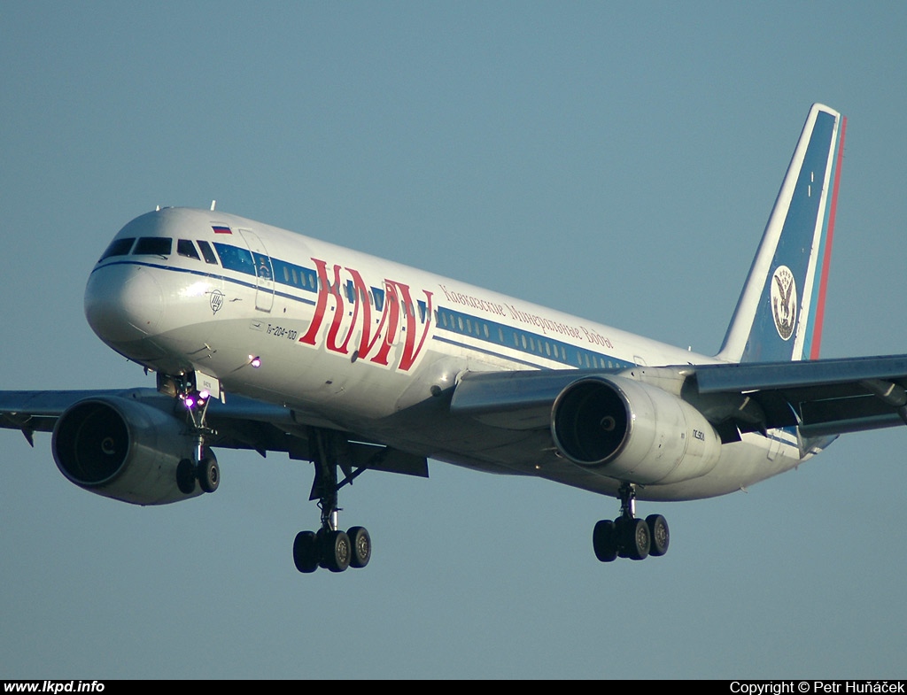 KMV Avia – Tupolev TU-204-100 RA-64016