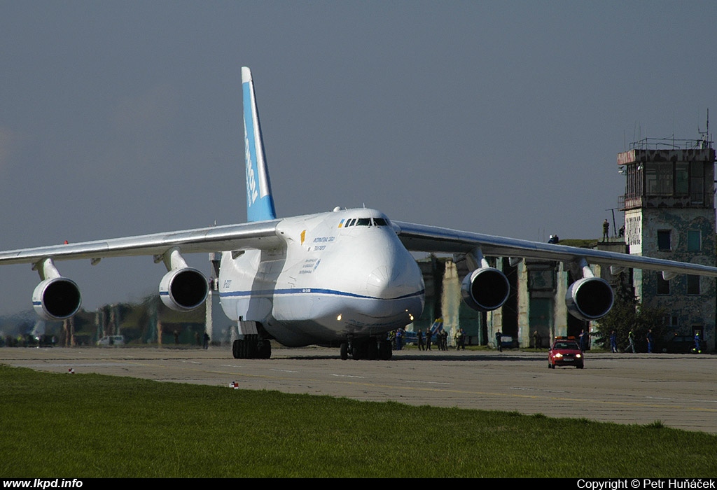 Antonov Design Bureau – Antonov AN-124-100 UR-82027