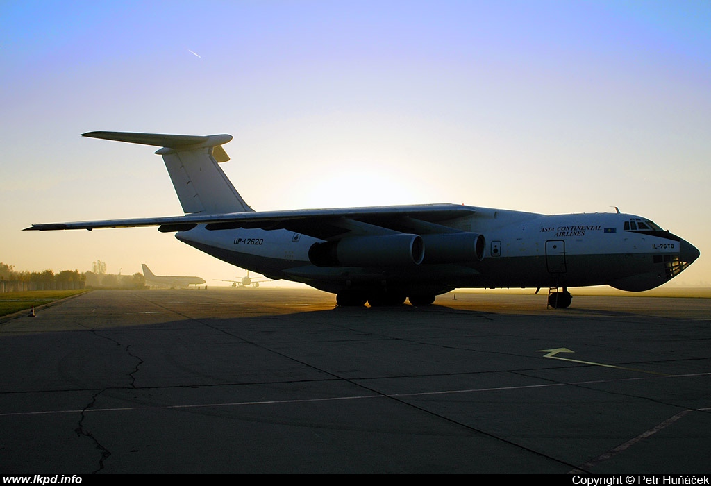 Asiacontinental Airlines – Iljuin IL-76TD UP-I7620