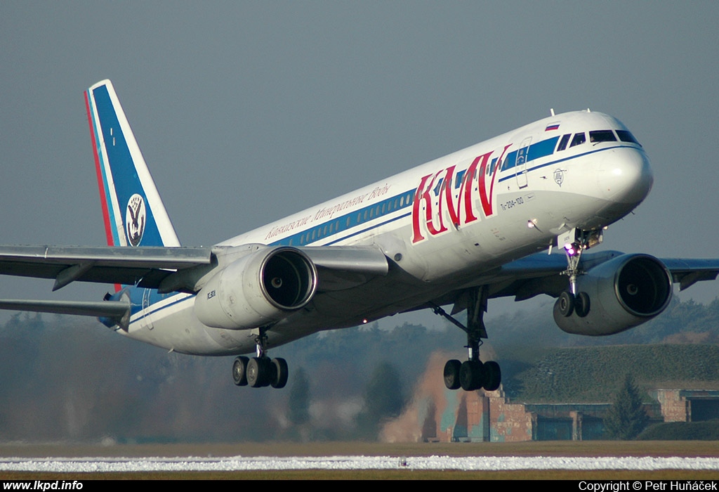 KMV Avia – Tupolev TU-204-100 RA-64016