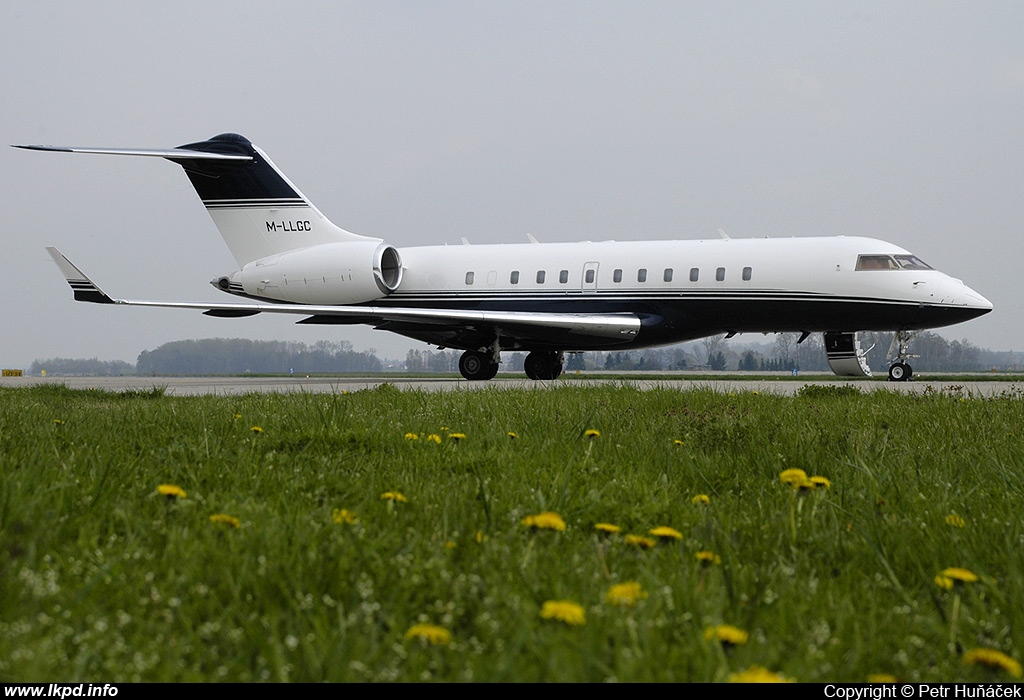 LL Avia Management – Bombardier BD700-1A11 Global 5000 M-LLGC