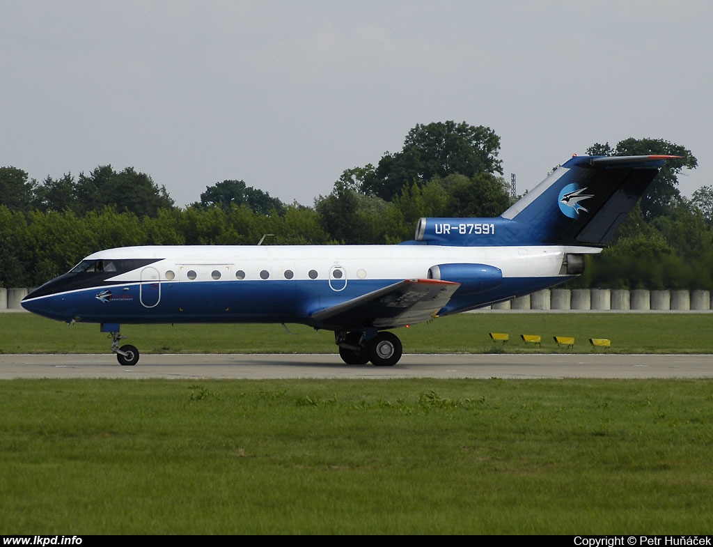 UES Avia – Yakovlev YAK-40 UR-87591