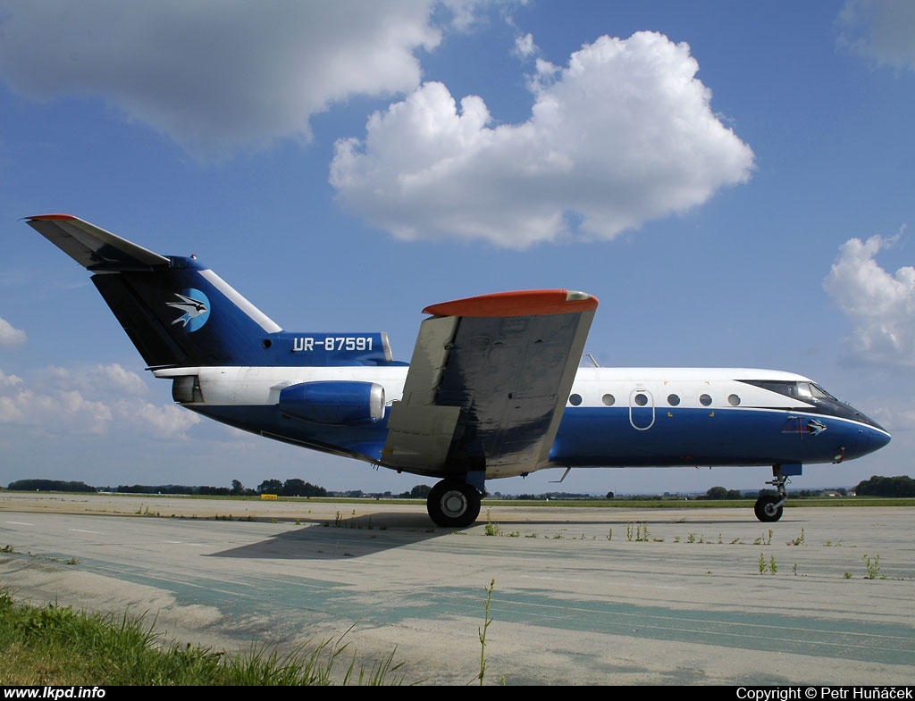 UES Avia – Yakovlev YAK-40 UR-87591