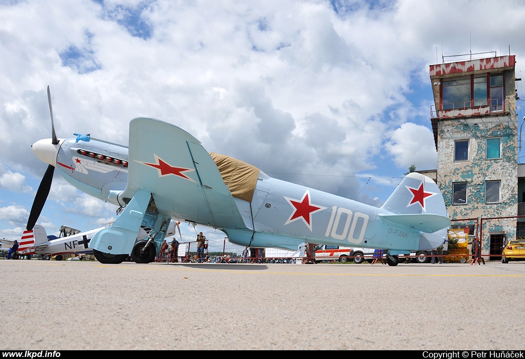 Private/Soukrom – Yakovlev YAK-3UA D-FJAK