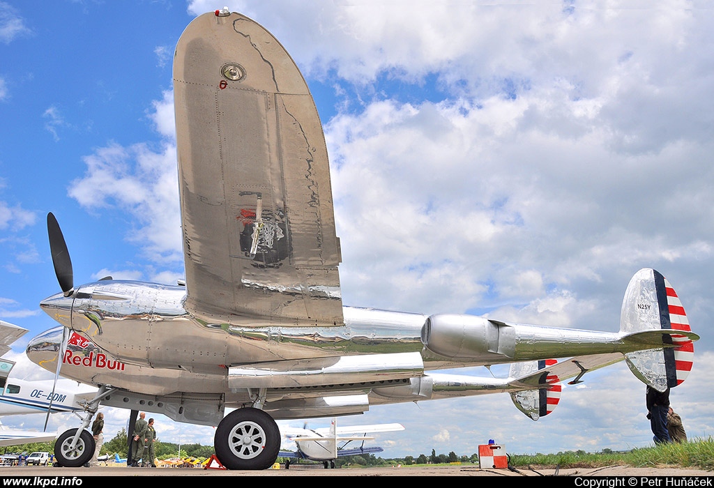 The Flying Bulls – Lockheed P-38L Lightning N25Y