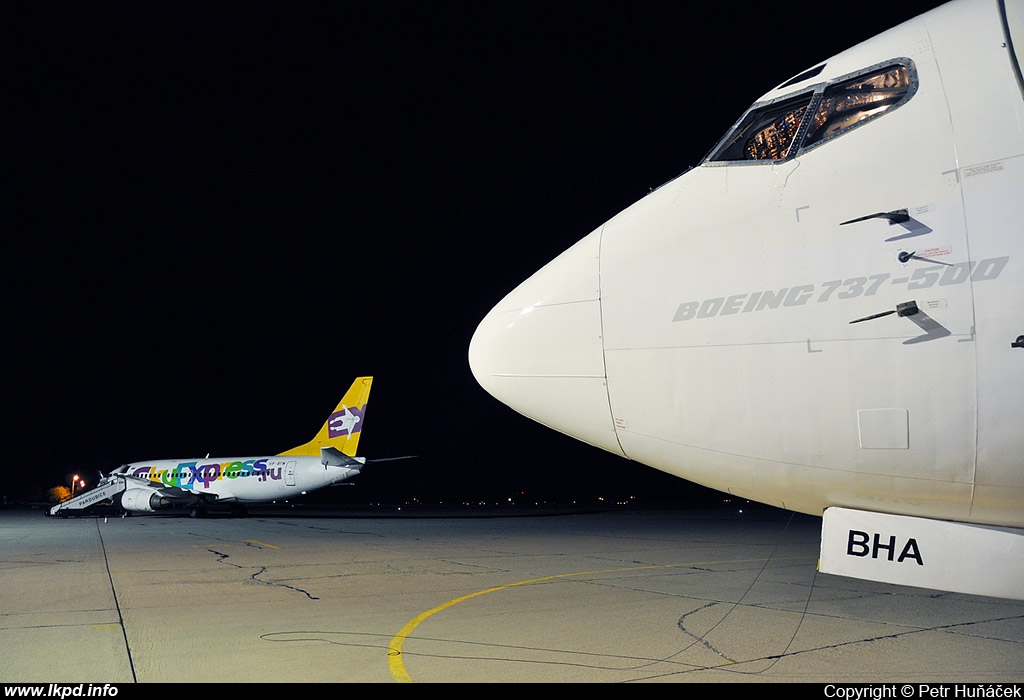 Sky Express – Boeing B737-524 VP-BFM