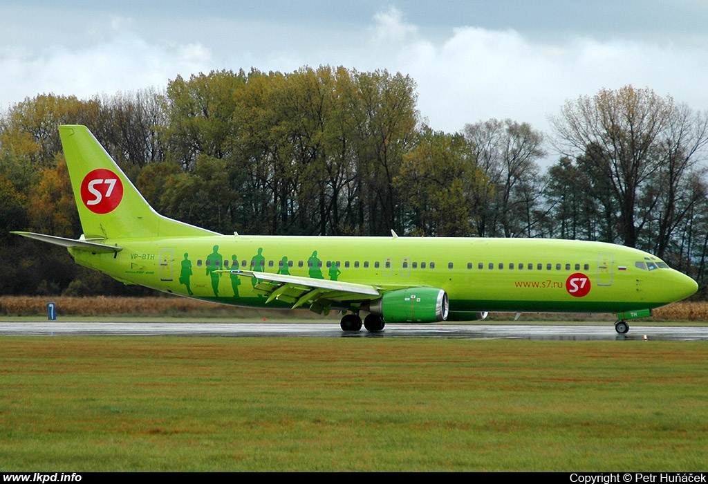 S7 - Siberia Airlines – Boeing B737-42C VP-BTH