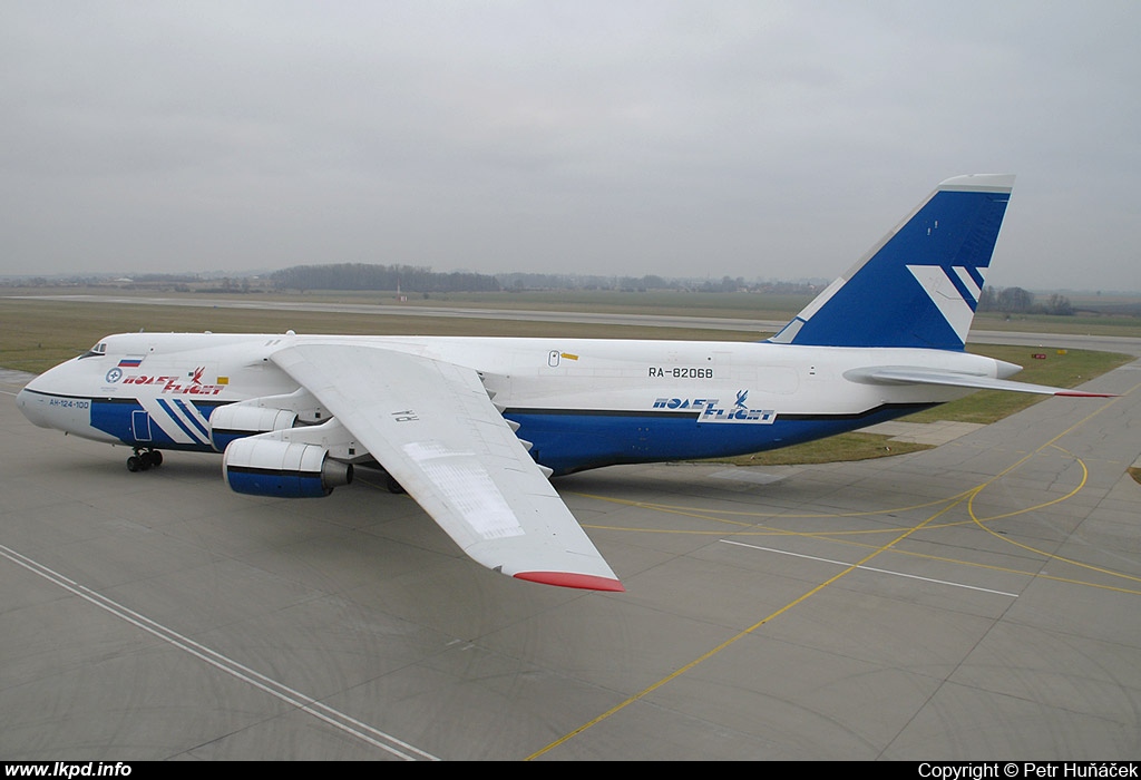 Polet Airlines – Antonov AN-124-100 RA-82068