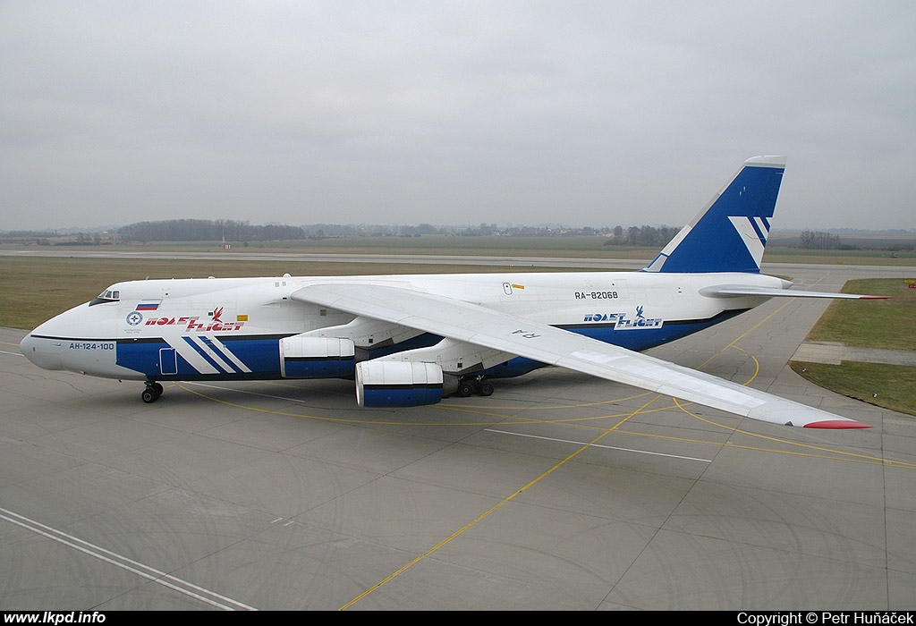 Polet Airlines – Antonov AN-124-100 RA-82068