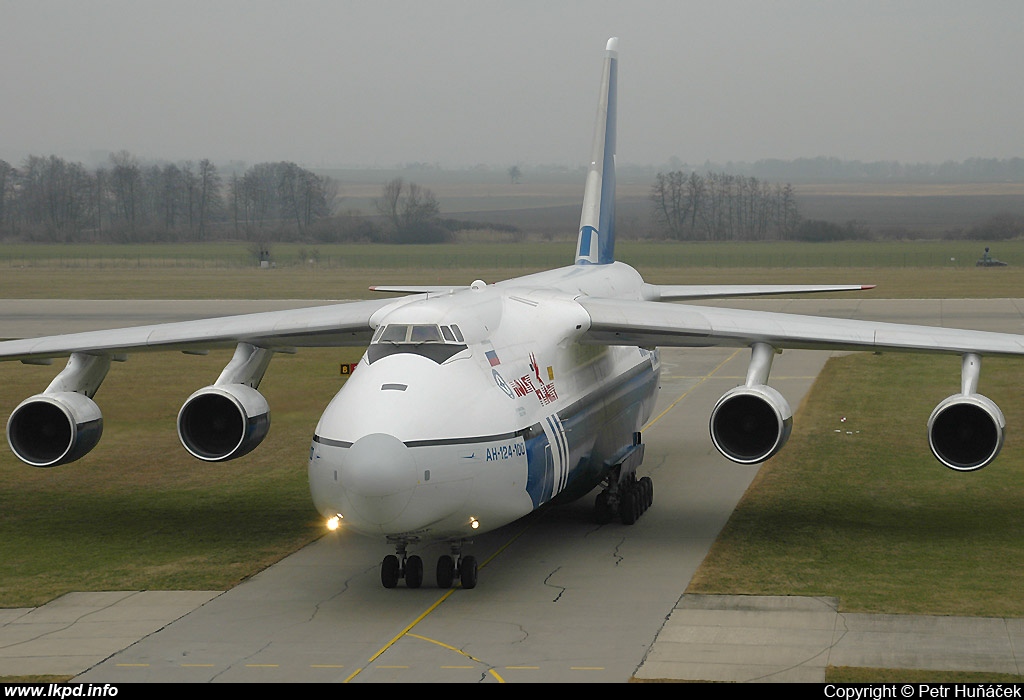 Polet Airlines – Antonov AN-124-100 RA-82068