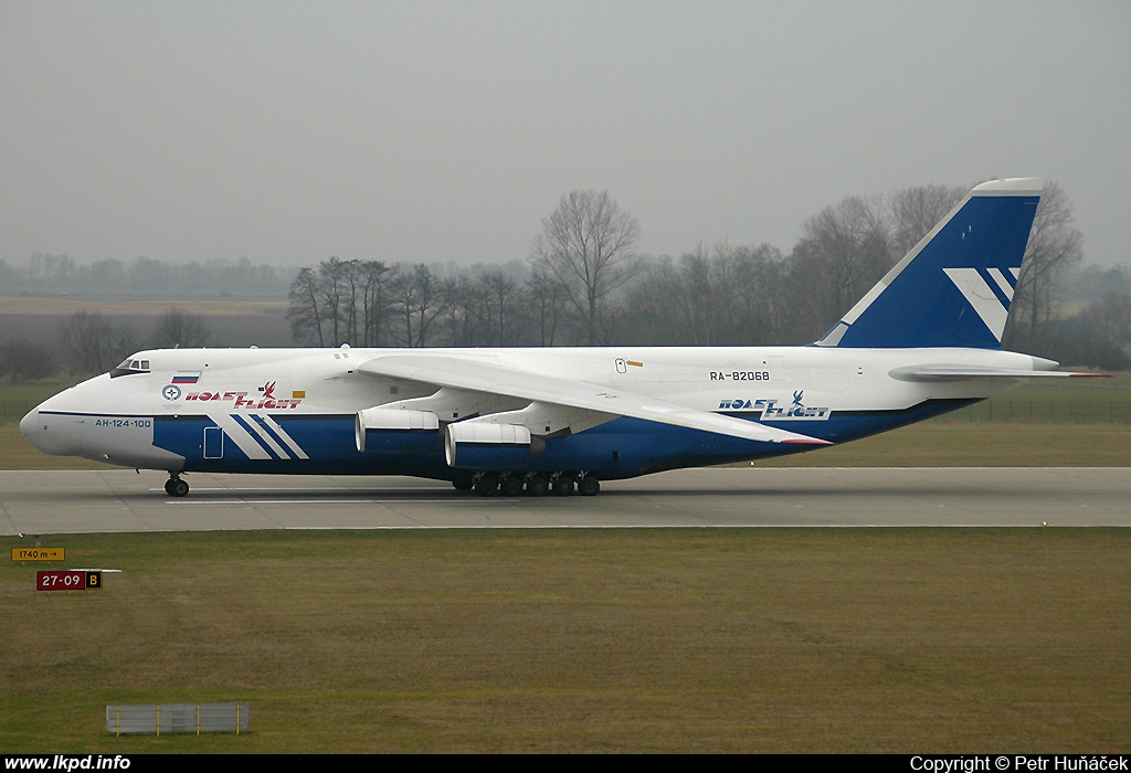 Polet Airlines – Antonov AN-124-100 RA-82068