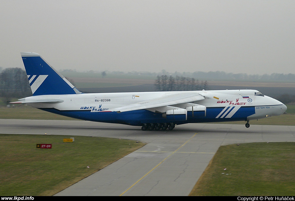 Polet Airlines – Antonov AN-124-100 RA-82068