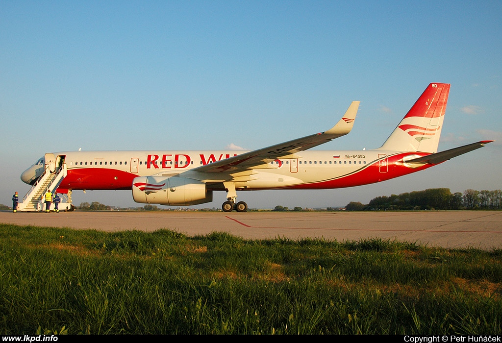 Red Wings – Tupolev TU-204-100V RA-64050