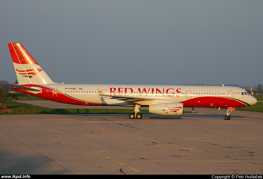 Red Wings – Tupolev TU-204-100V RA-64050