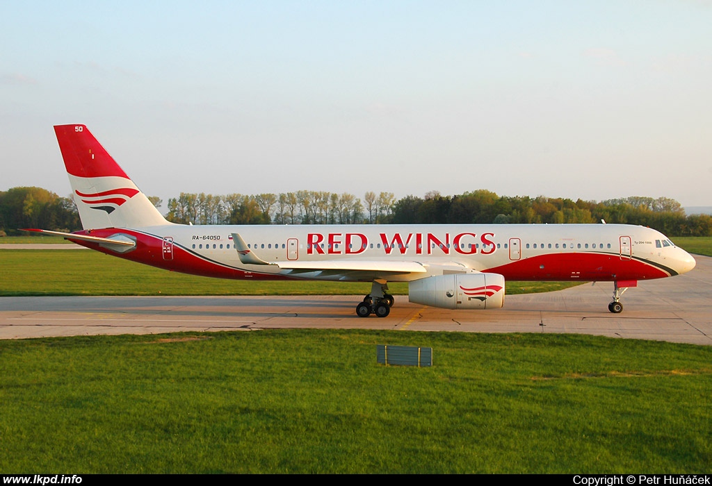 Red Wings – Tupolev TU-204-100V RA-64050