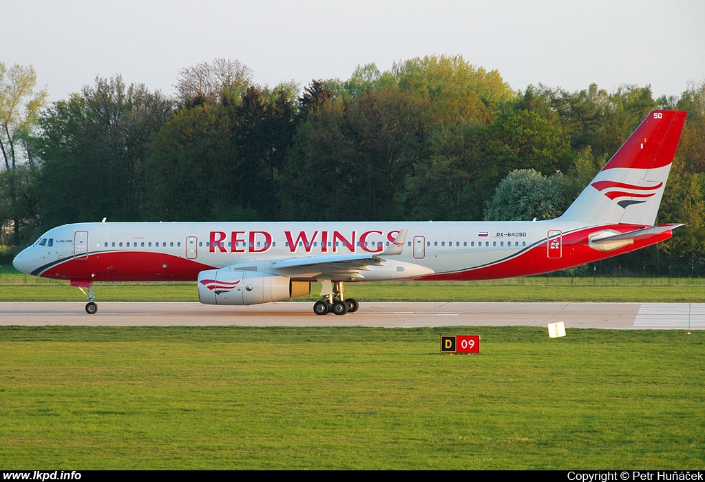 Red Wings – Tupolev TU-204-100V RA-64050