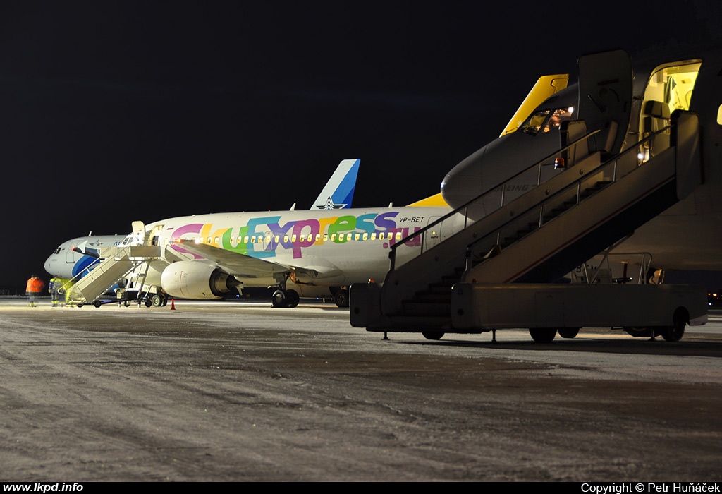 Sky Express – Boeing B737-53C VP-BET