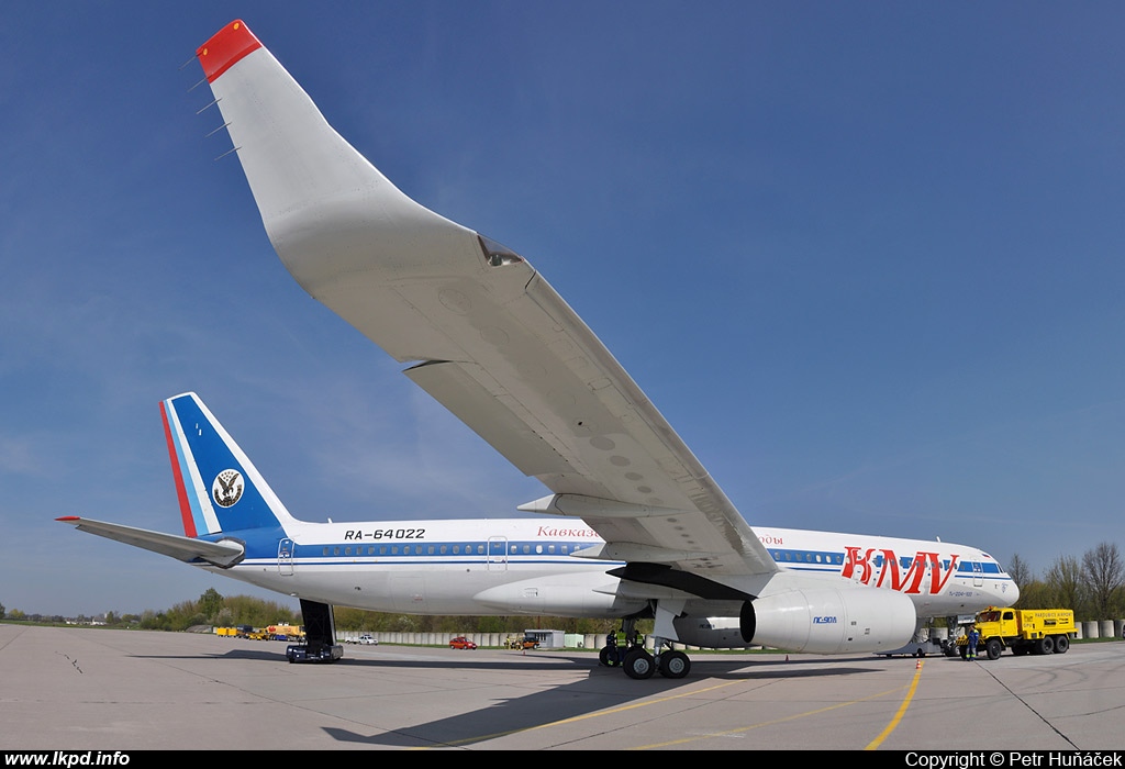 KMV Avia – Tupolev TU-204-100 RA-64022