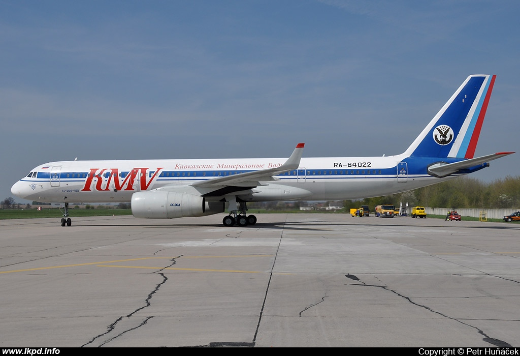 KMV Avia – Tupolev TU-204-100 RA-64022