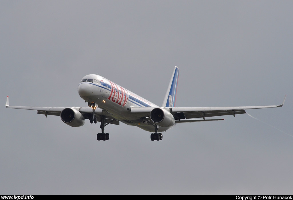 KMV Avia – Tupolev TU-204-100 RA-64016