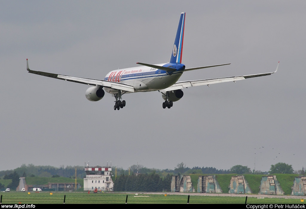 KMV Avia – Tupolev TU-204-100 RA-64016