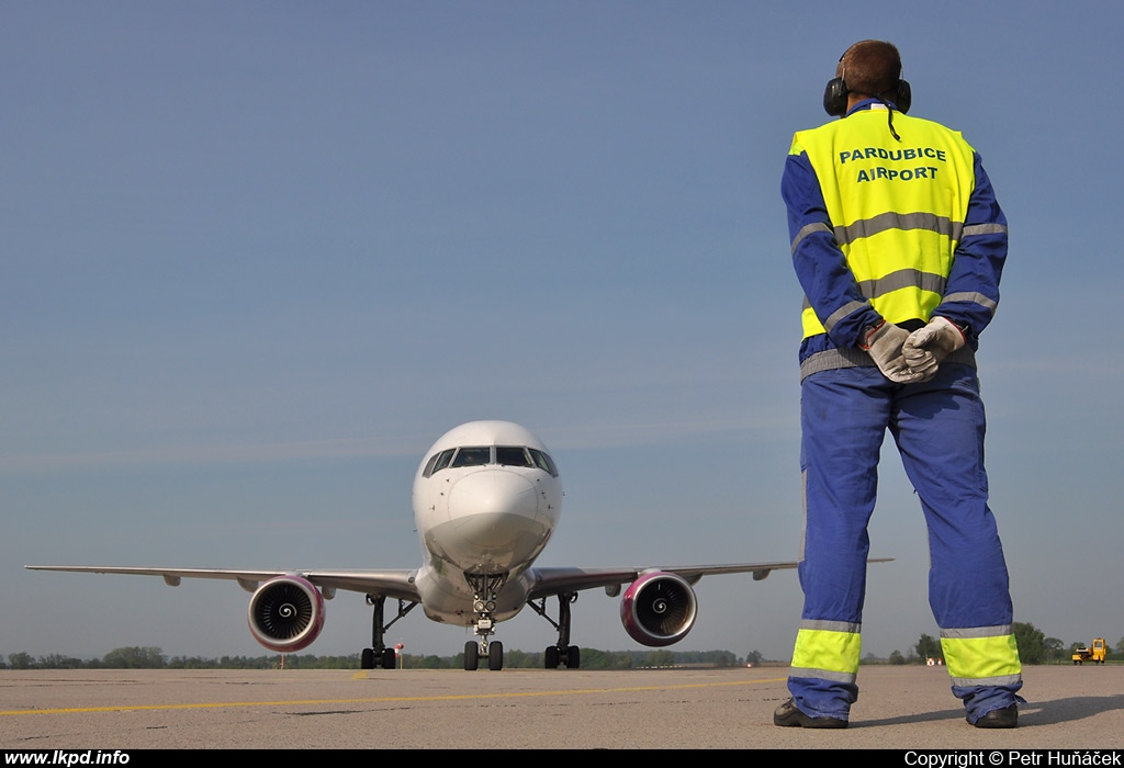 VIM Airlines – Boeing B757-230 RA-73010