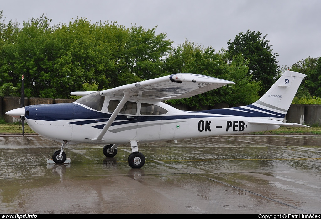 Aeropartner – Cessna 182P Skylane OK-PEB