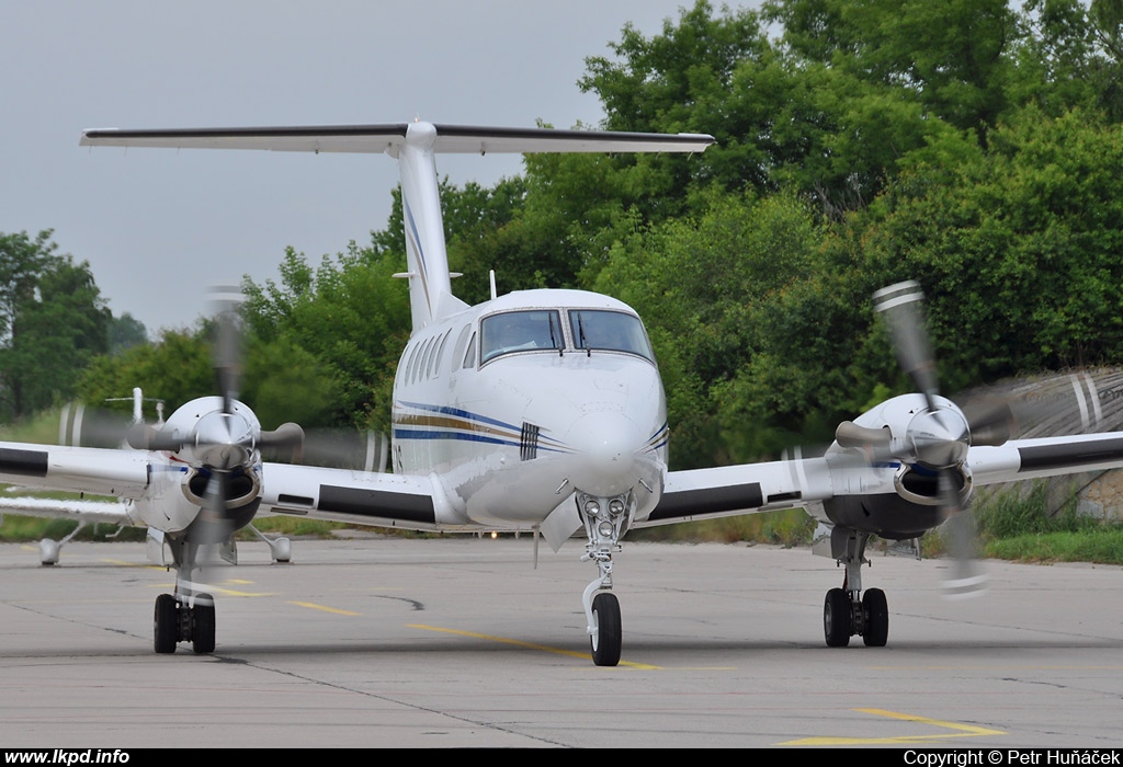 Air Prague – Beech 200 OK-TOS