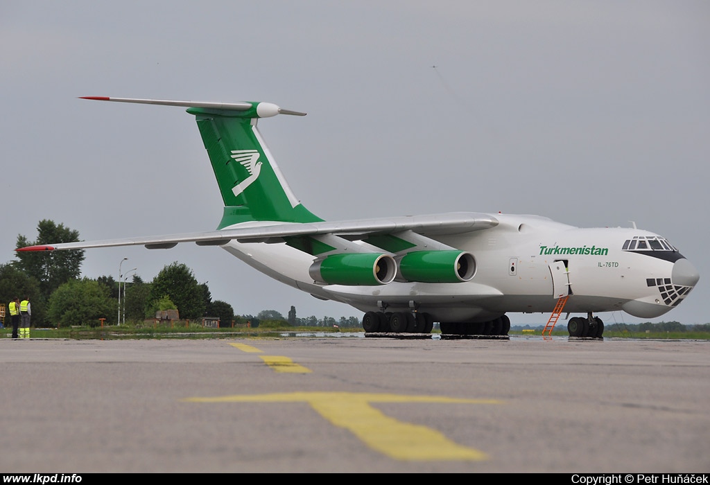 Turkmenistan Airlines – Iljuin IL-76TD EZ-F428