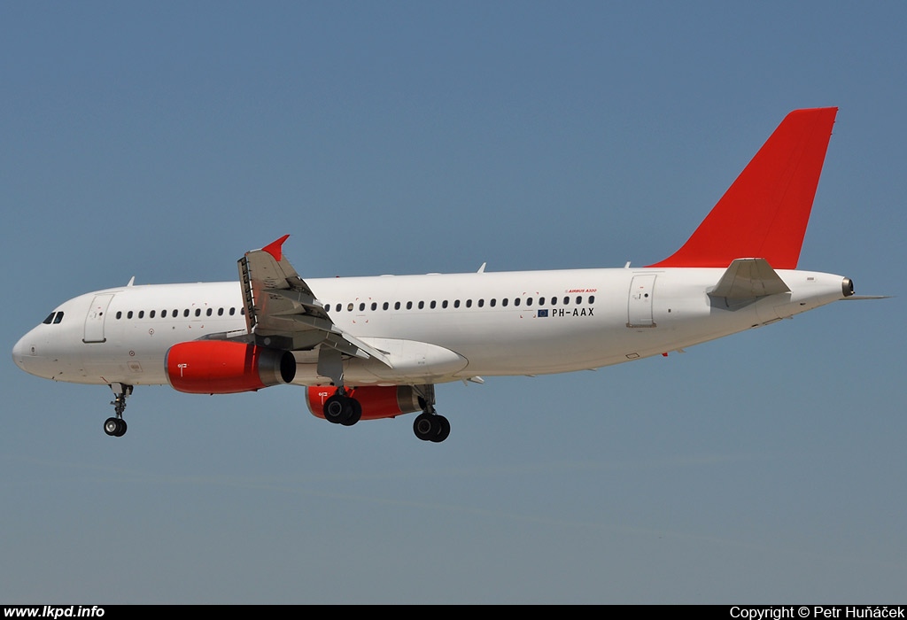 Amsterdam Airlines – Airbus A320-231 PH-AAX