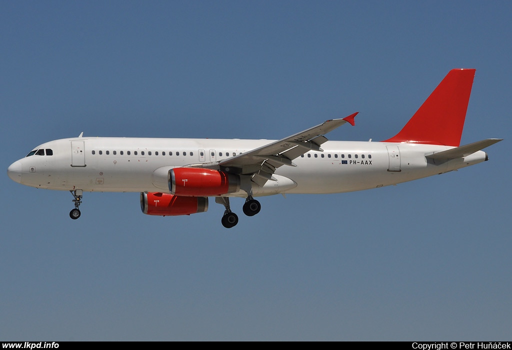 Amsterdam Airlines – Airbus A320-231 PH-AAX