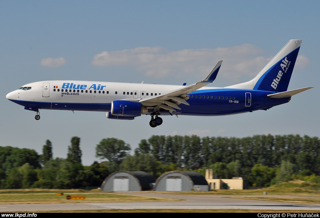 Blue Air – Boeing B737-8AS YR-BIB