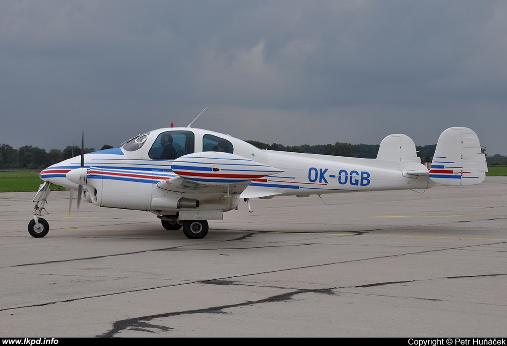 ad civilnho letectv – Let L200D Morava OK-OGB