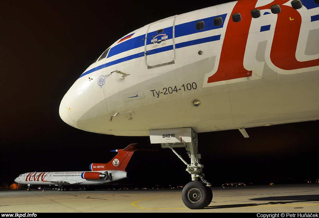 KMV Avia – Tupolev TU-204-100 RA-64016