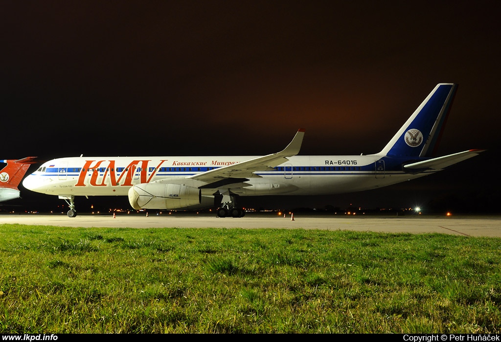 KMV Avia – Tupolev TU-204-100 RA-64016