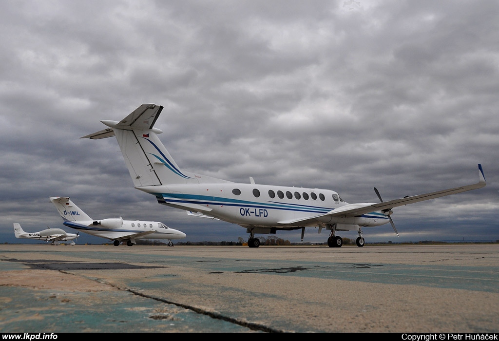 Time Air – Beech Beech 350C OK-LFD