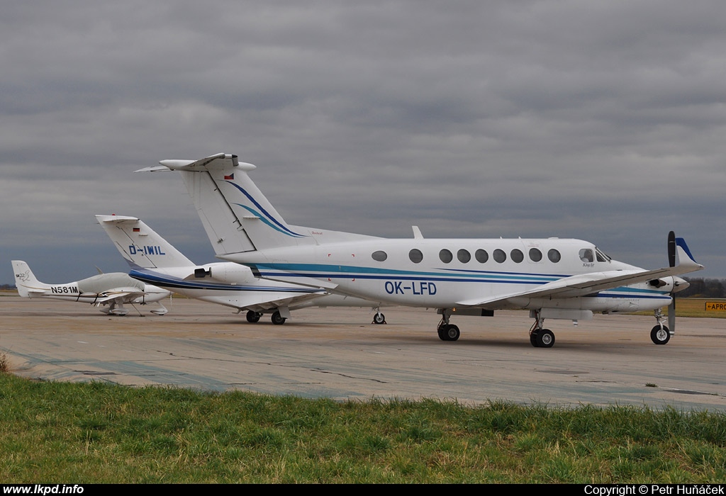 Time Air – Beech Beech 350C OK-LFD