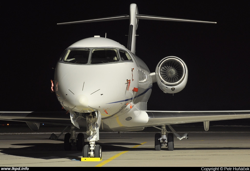 Eaton Leasing – Bombardier BD-100-1A10 Challenger 300 N742E