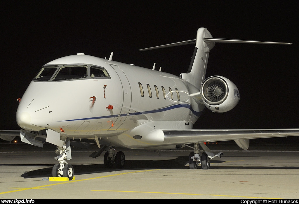 Eaton Leasing – Bombardier BD-100-1A10 Challenger 300 N742E