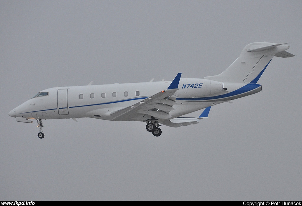 Eaton Leasing – Bombardier BD-100-1A10 Challenger 300 N742E