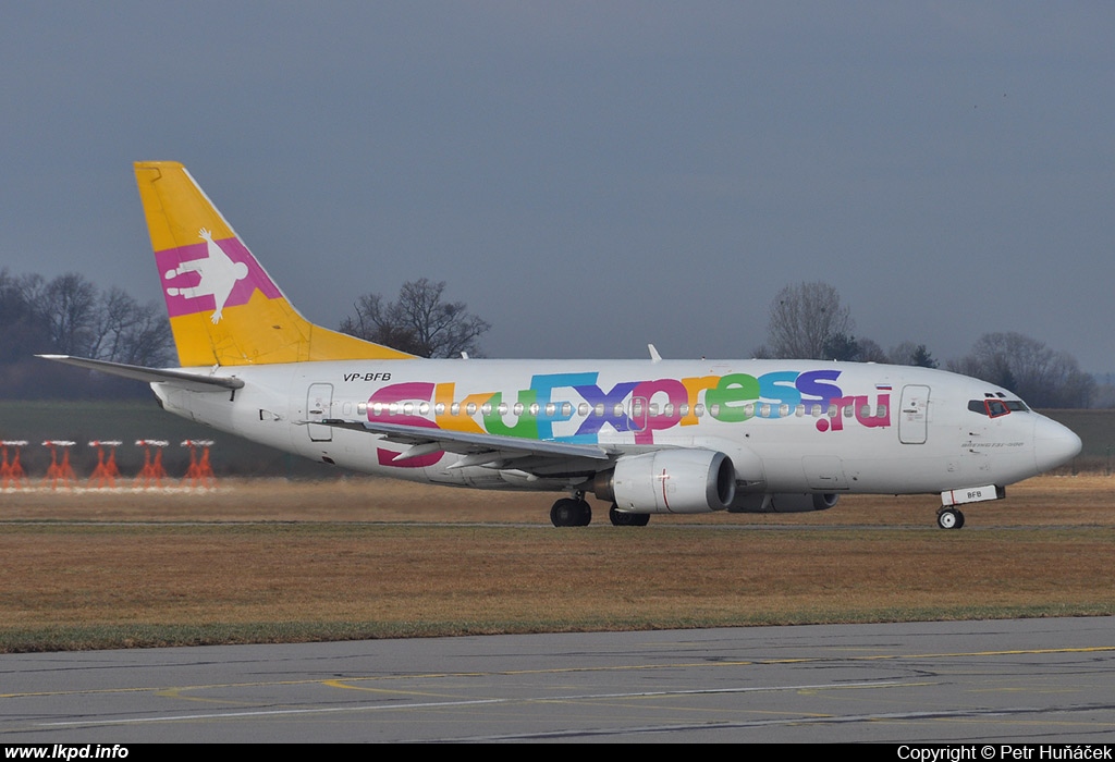 Sky Express – Boeing B737-5Y0 VP-BFB