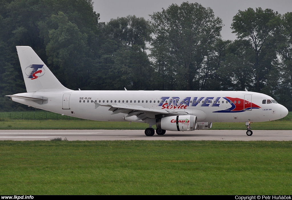 Travel Service – Airbus A320-231 SE-RJN