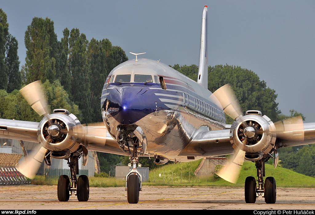 The Flying Bulls – Douglas DC-6B N996DM