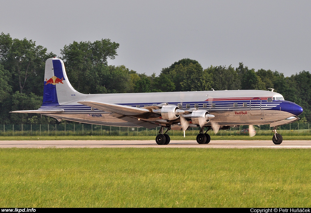 The Flying Bulls – Douglas DC-6B N996DM