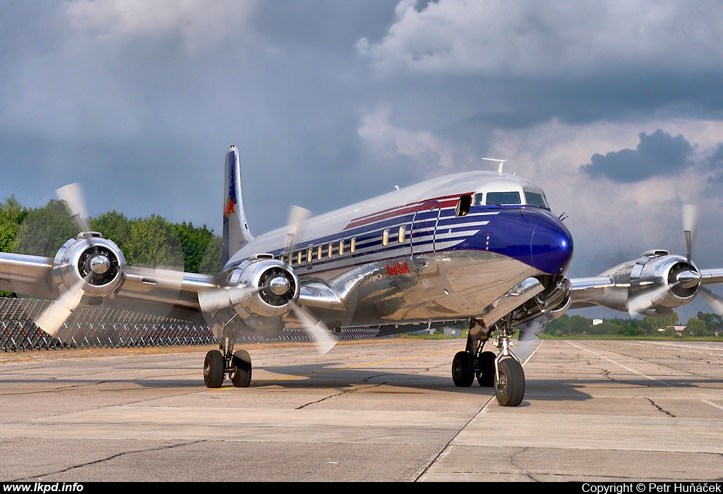 The Flying Bulls – Douglas DC-6B N996DM