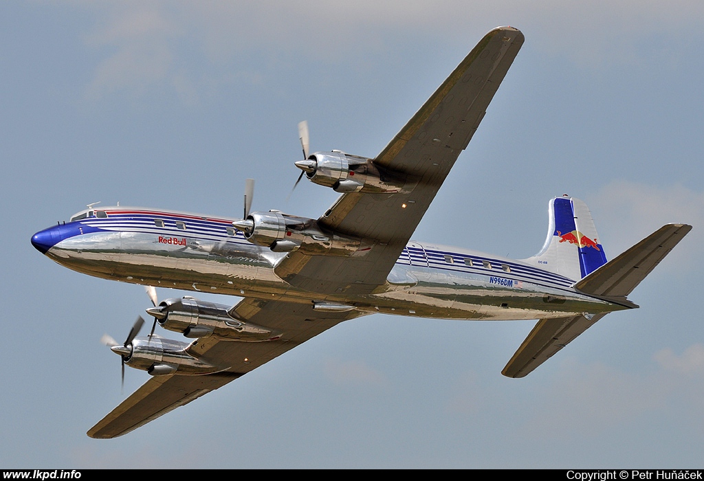 The Flying Bulls – Douglas DC-6B N996DM